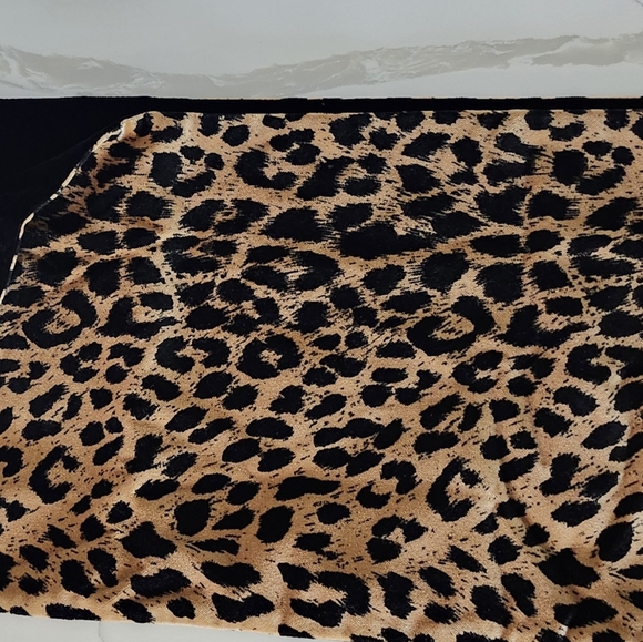 Leopard Pattern Table Runner/ Table Linen - Picture 3 of 4